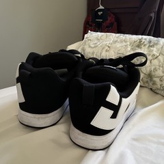 DC shoes court graffik black and white skate shoes size 10.5