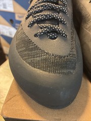 men’s black diamond momentum lace climbing shoes size 5 nwt&box