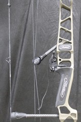 Mathews V3 31 – LH – 65# – 28.5″ – Ambush – HDX – Peep