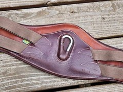 Devoucoux V-Strap Two-Tone Brown Padded Anatomic Dressage Girth – 32″-80cm -NWOT