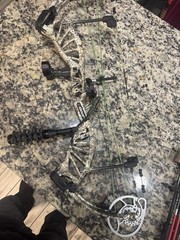 Bear Archery Species RH Compound Bow Camo 55-70lb 32in Aluminum