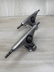Set Gullwing Charger 50° Neil Carver 9″ Skateboard Trucks