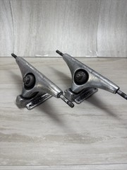 Set Gullwing Charger 50° Neil Carver 9″ Skateboard Trucks