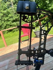 Mathews VXR 28 Right Handed 60-70 lbs 28” draw length (Loaded)