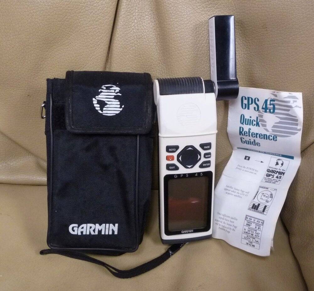 Garmin GPS 45 Handheld Personal Navigator Works Screen Is Near Perfect Used