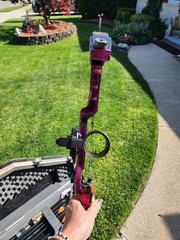 Mathews Right-Hand Target Compound Bow 50lb 26in Draw Pink/Black Aluminum