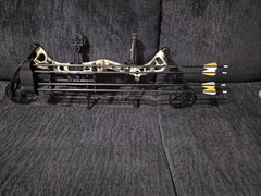 Bear Archery Vast RH Compound Bow 70lb 24-31in DL 31in Camo/Black