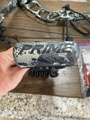 Prime Centergy, RH, 82X 60-70x Compound Bow, Complete Setup. With Holders