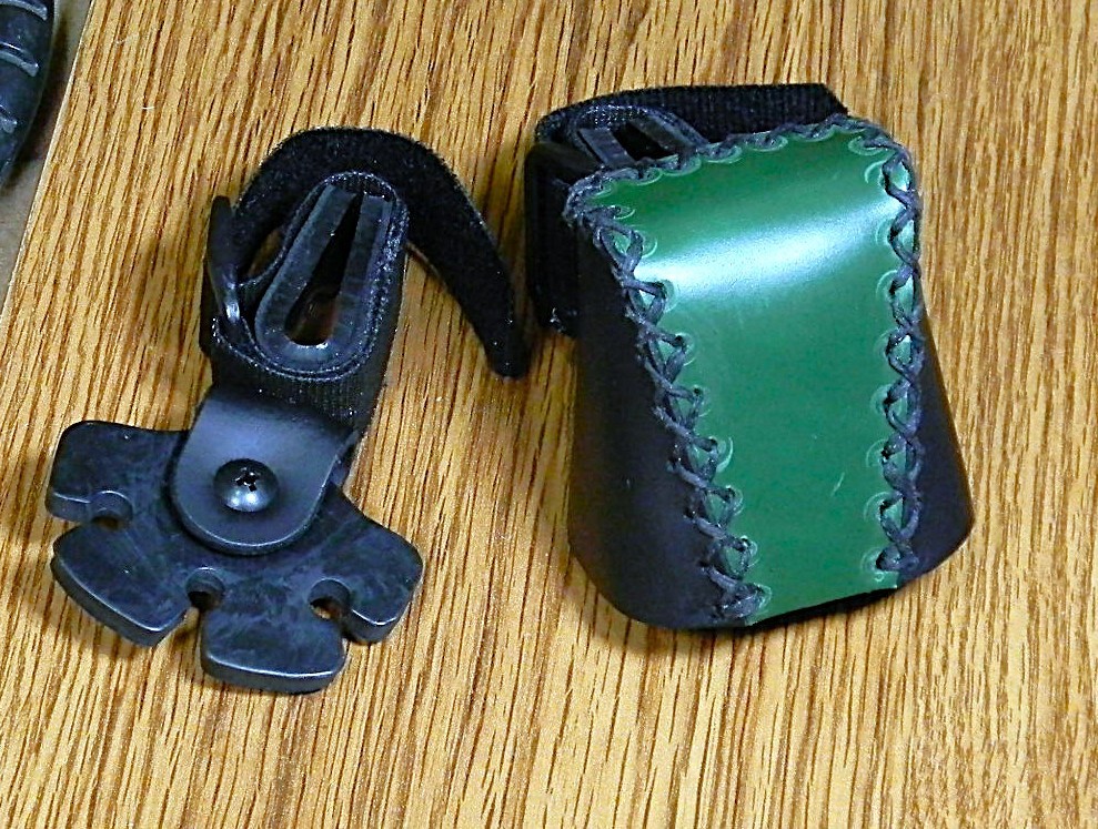 EFA 3 ARROW NAVAJO BOW QUIVER IN GREEN / BLACK COWHIDE FOR RECURVE OR LONGBOW