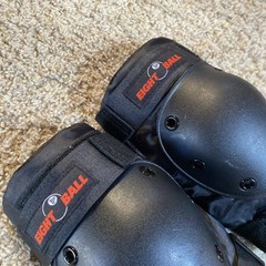 Eight Ball Youth Knee Pads Size 8+ Black Skateboard Scooter BMX Protective Gear