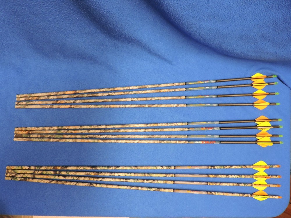 Carbon Max Hunter Arrow Shafts with Fletching and Nocks Redhead Mixed Lot of 12