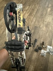 Hoyt Carbon Element G3; RH, 60-70lb. 28.5”; 29”, 29.5”; 30” DL; RKT; NEW String.