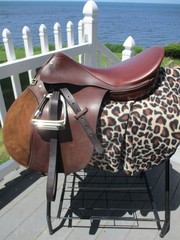 18» MEDIUM CROSBY A/P ENGLISH SADDLE w NEW LEATHERS &BREAKAWAY IRONS,