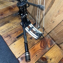 2025 Mathews Title 36, Black Riser with White Limbs (Right Hand) with extras.