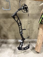 NEW ELITE HUNTER 33 BOW right hand 23.5″-30.5″ 70lbs BLACK