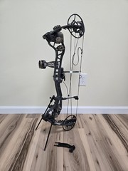 Bear Archery Divergent Compound Bow RH 45-60 Lbs., DL 25.5-30 In.