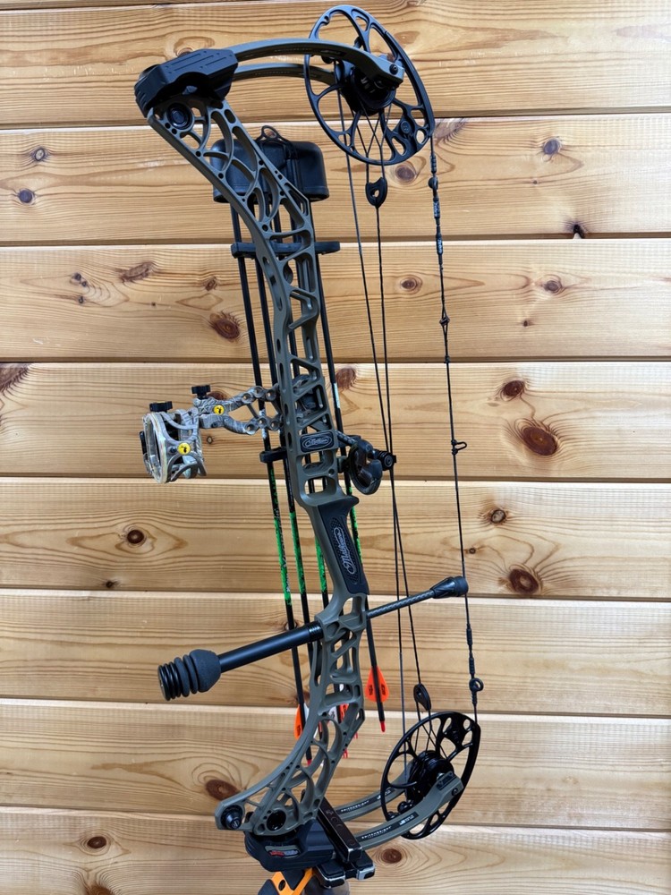 Mathews V3 31 RH Ambush Green Bow 50-60lbs 28.5 Complete Hunting Package