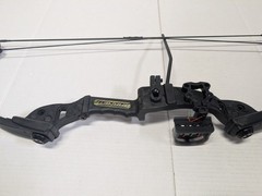Barnett Tomcat Compound Bow Black Hunting Bow With Allen Camouflage Case Sight