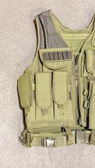 UNBRANDED Military Tactical Vest With Gun Holster Green ADJUSTABLE( NEW NO TAGS)