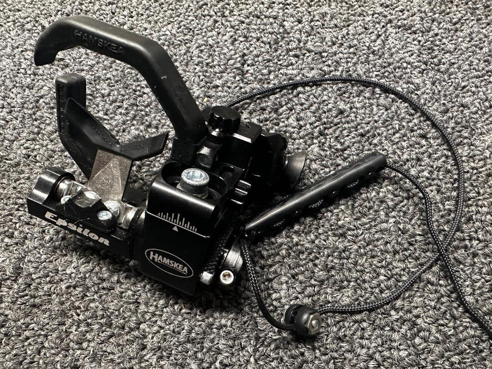 BARELY USED Hamskea Epsilon Arrow Rest With UNIVERSAL Bracket RH Black LIFT HOYT