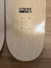 Takashi Murakami Complexcon 2018 Exclusive «Flaming Skulls» skateboard 2/3