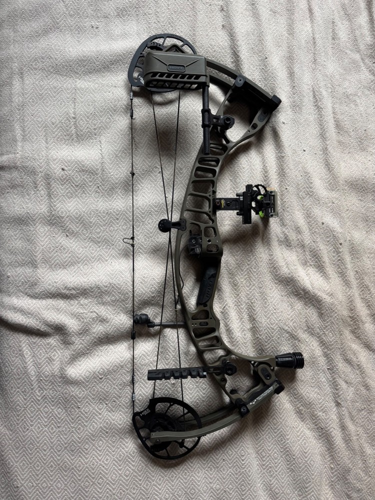 Hoyt VTM 31 RH 70# WILDERNESS 28DL