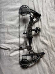 Hoyt VTM 31 RH 70# WILDERNESS 28DL