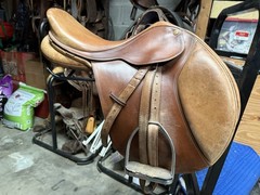 16.5in Bates Caprilli English Saddle W/ Exchangeable Gullet System