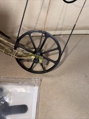 Bear Radiant Archery Bow RTH Extra 70# RH Mossy Oak DNA Camo AV45A1X0E7R **New**