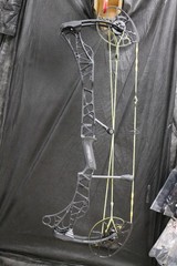 Mathews Lift 29.5 – Black – 55# – 25″ – Flo Yellow Strings – 3/16″ Total Peep