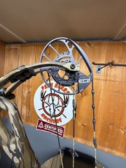 PSE Mach 34 EC2, RH, 26.5-32in DL, 60-70lb DW, Custom Camo, Gas Strings