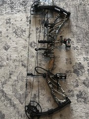 Elite Kure compound bow Great Shape, Ready To Hunt, 65 Lb Limbs/ Adjustable Draw