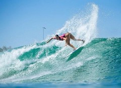 Johanne DeFay 32.5″ Pro surf-skateboard by Smooth Star (teal/white)