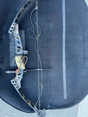 Compound Bow Black Camouflage with Case, Arrows, Target Points, Glove