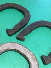 Set of 4 VTG DIAMOND DULUTH DOUBLE RINGER FORGED HORSESHOES 2-1/2 LB A & B (B)