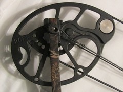 Mission by Mathews Compound Bow UX2- RH-50 Pounds 22-30 Draw, Case, and Arrows