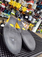 🧗 La Sportiva Finale Climbing Shoes Mens 12 / EU 45 – Vibram Sole Orange Black