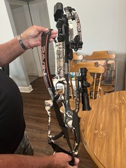 Raven R10 compound crossbow pkg. 400 FPS w/scope quiver bolts and Ravin Coffin