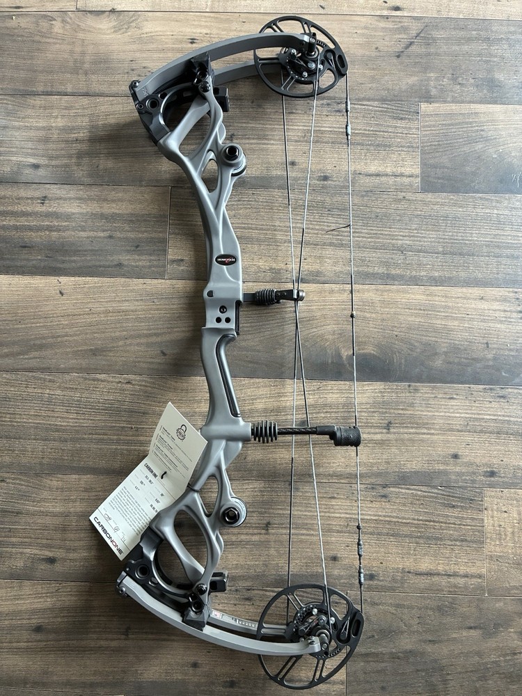 BOWTECH CARBON ONE RH 25.5-30.5″ 60-70# SMOKE GREY