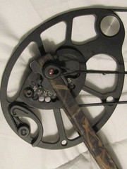 Mission by Mathews Compound Bow UX2- RH-50 Pounds 22-30 Draw, Case, and Arrows