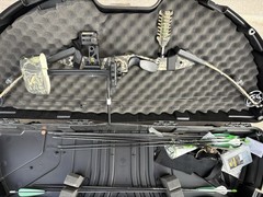 Cabela’s Compound Bow Camouflage Black Carbon Fiber Aluminum w/ Case & Arrows
