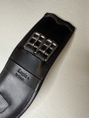 LOGIC BY COUNTY Padded Black Leather Dressage Girth 28″ EXCELLENT Condition