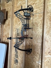 Bowtech Carbon Icon DLX RH Camo Carbon Fiber Compound Bow 60-70lb 31in