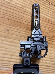 Black Gold Ascent Verdict 5-Pin Slider Fixed Pin Compound Bow Sight Black/Green