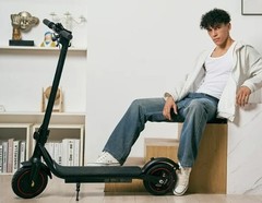 Folding Electric scooter with turn lights E-scooter 19mph max speed 20 miles