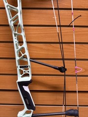 Mathews Title 38 RH Compound Bow – Gen 1 – Item 6013
