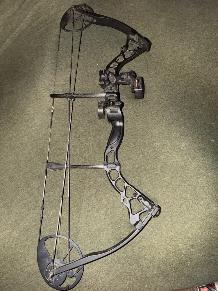 Diamond Infinite Edge Compound Bow Right-Handed