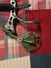 BEAR MAULER COMPOUND HUNTING BOW RIGHT HAND ARCHERY BOW REALTREE APG CAMO