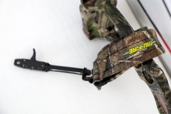 Barnett Vortex Hunter Beginner Compound Bow – Camo / Red – RH (28″ Ax-Ax) 2011