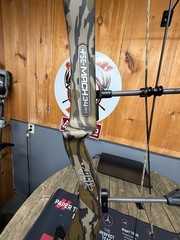 PSE Mach 34 EC2, RH, 26.5-32in DL, 60-70lb DW, Custom Camo, Gas Strings